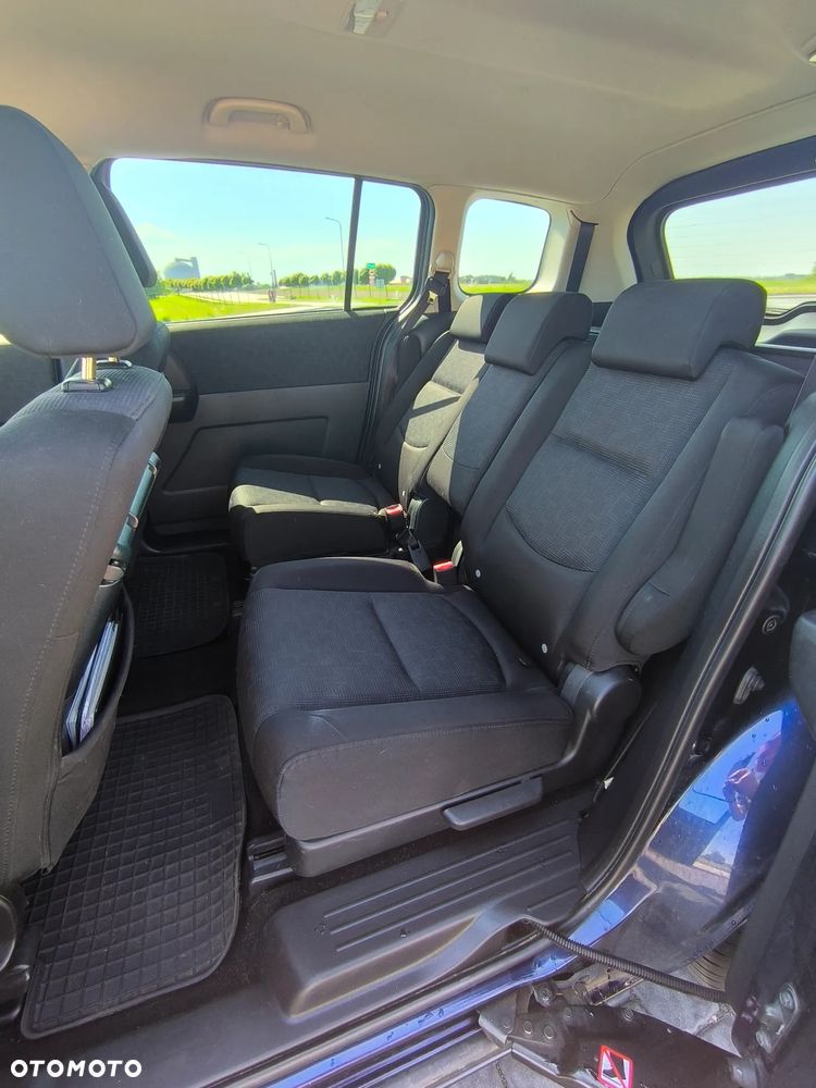 Mazda 5 - 10