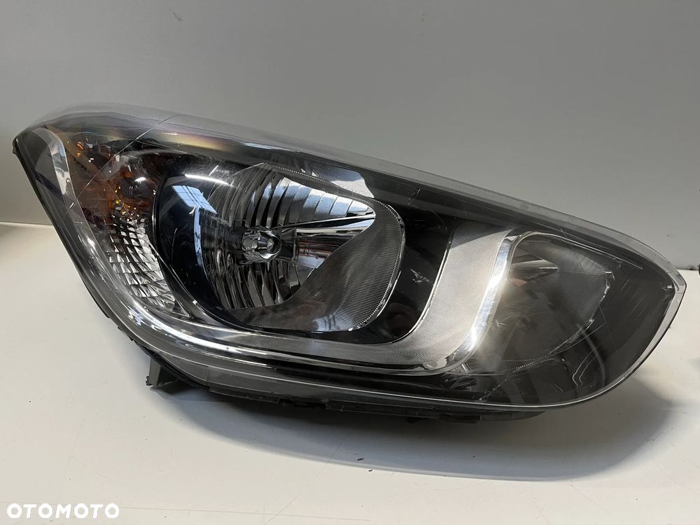 Hyundai i20 Lampa przednia Lewa , prawa 921021J5 - 2
