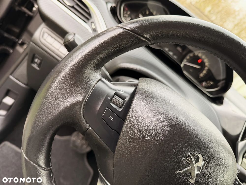 Peugeot 2008 PureTech 130 Stop&Start EAT6 Allure - 21