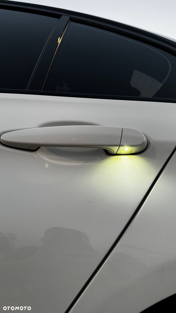 BMW Seria 3 328i xDrive Sport Line - 9