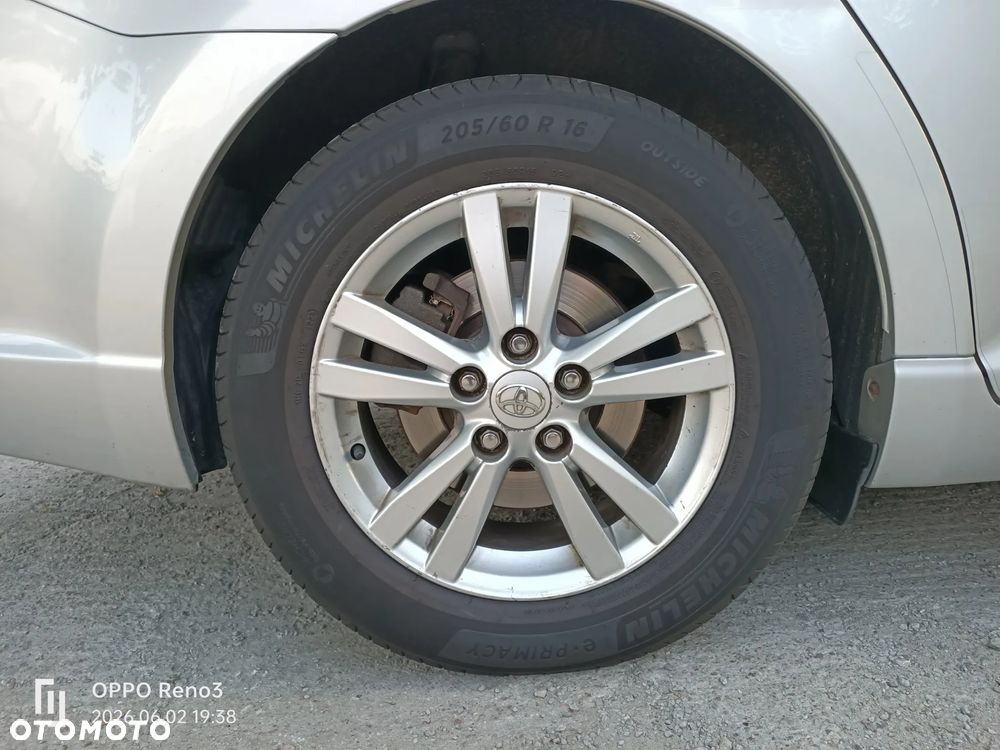 Toyota Avensis 1.8 Sol - 24