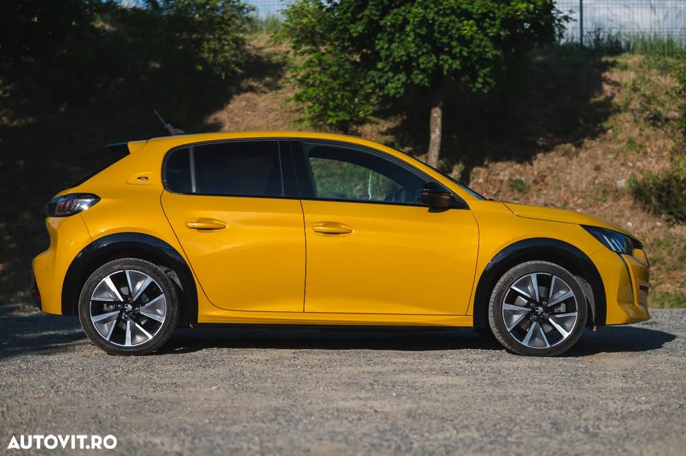 Peugeot 208 e-208 GT-Line - 11