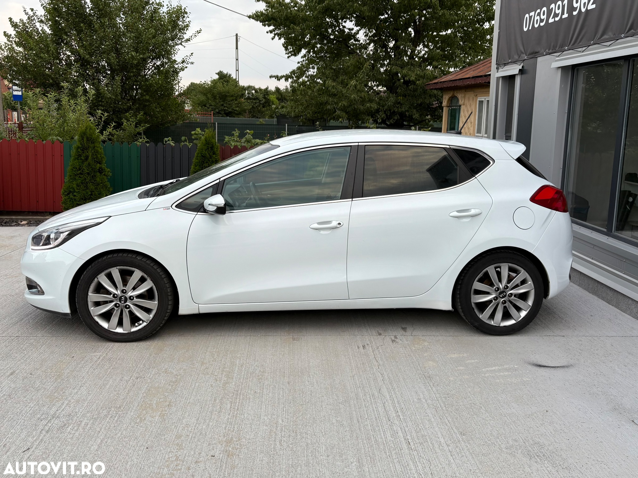 Kia Ceed 1.6 CRDi 128 Dream-Team Edition - 4