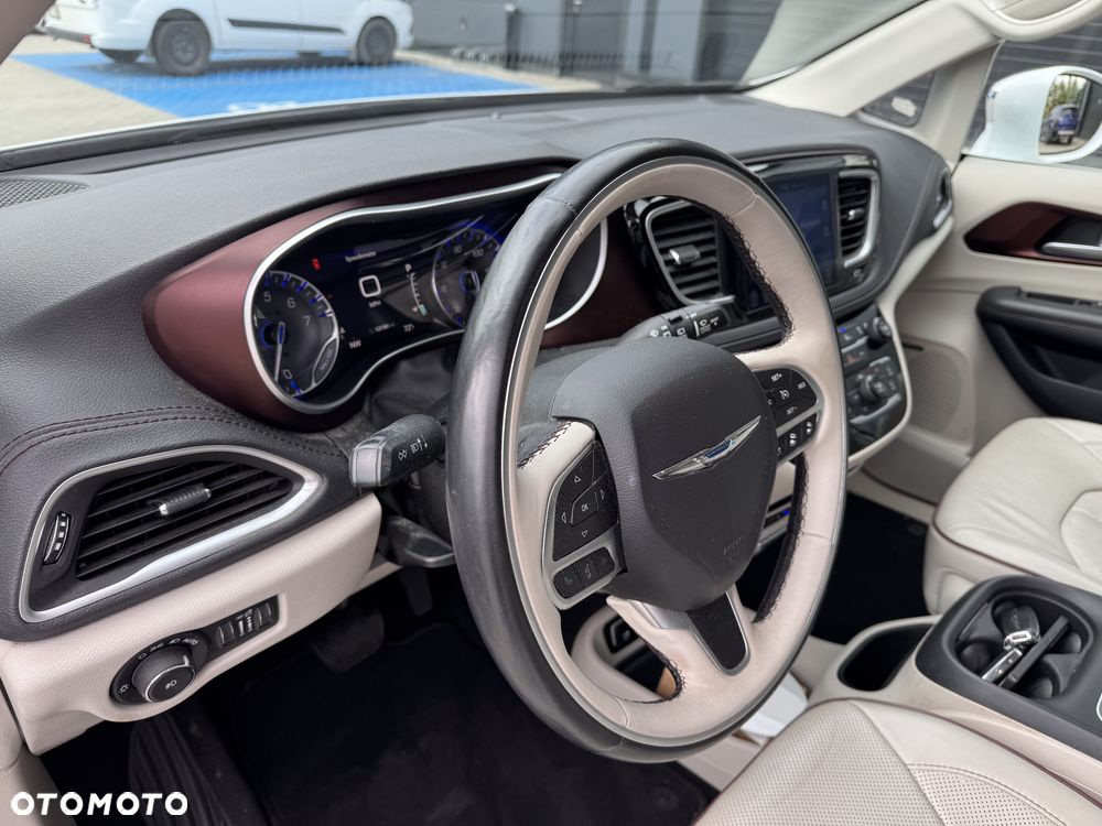 Chrysler Pacifica - 18