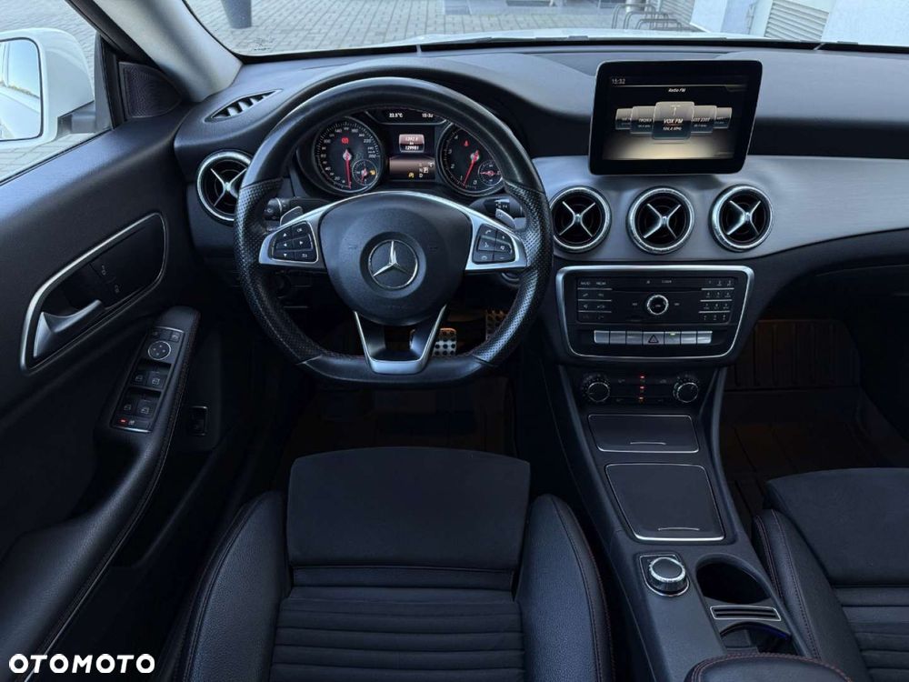 Mercedes-Benz CLA 200 7G-DCT AMG Line - 22