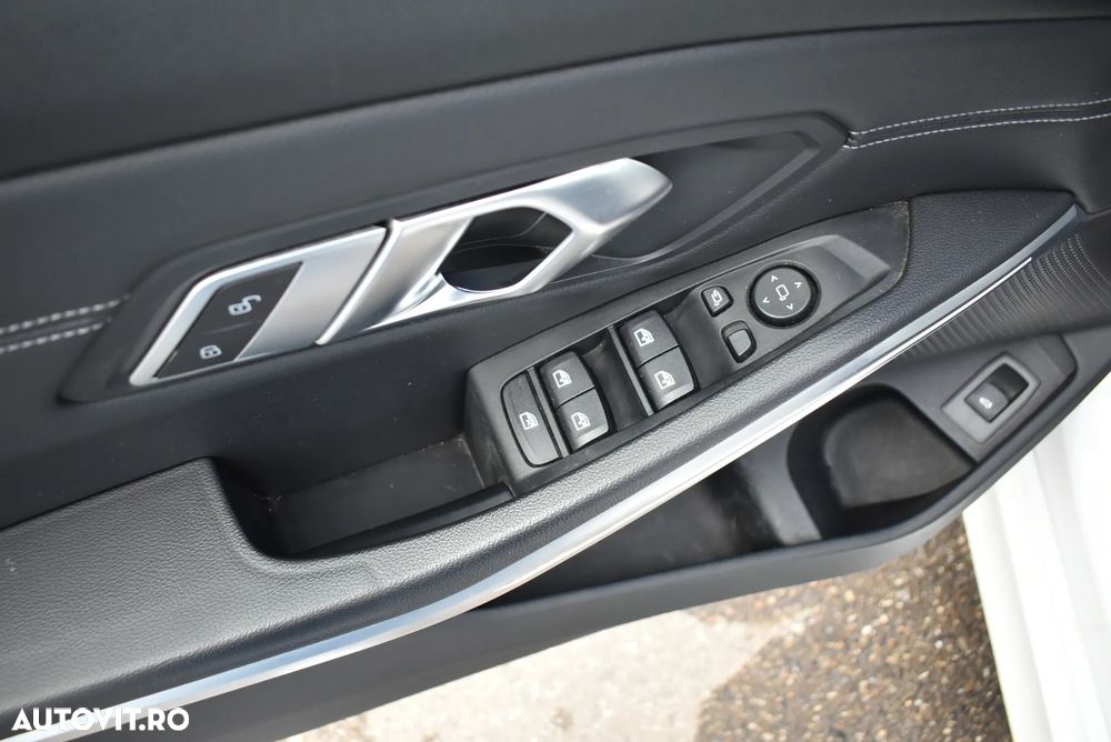 BMW Seria 3 320d xDrive AT MHEV - 12