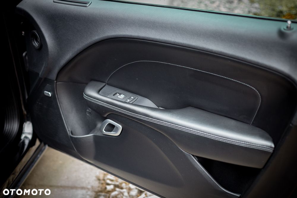 Dodge Challenger - 24