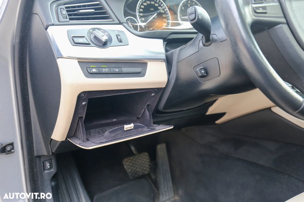 BMW Seria 5 525d Aut. - 23