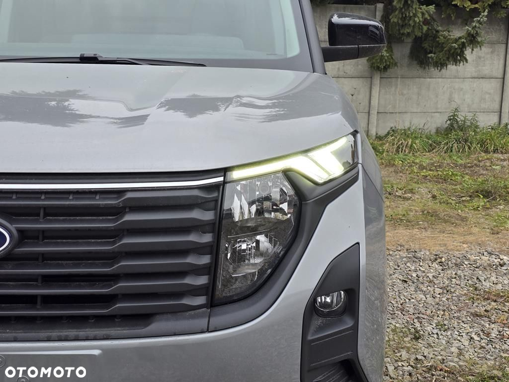 Ford Transit Courier - 26