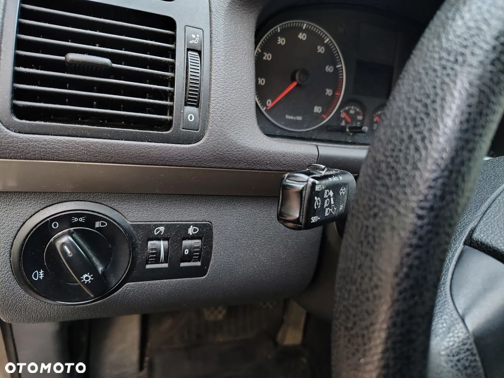 Volkswagen Touran - 14
