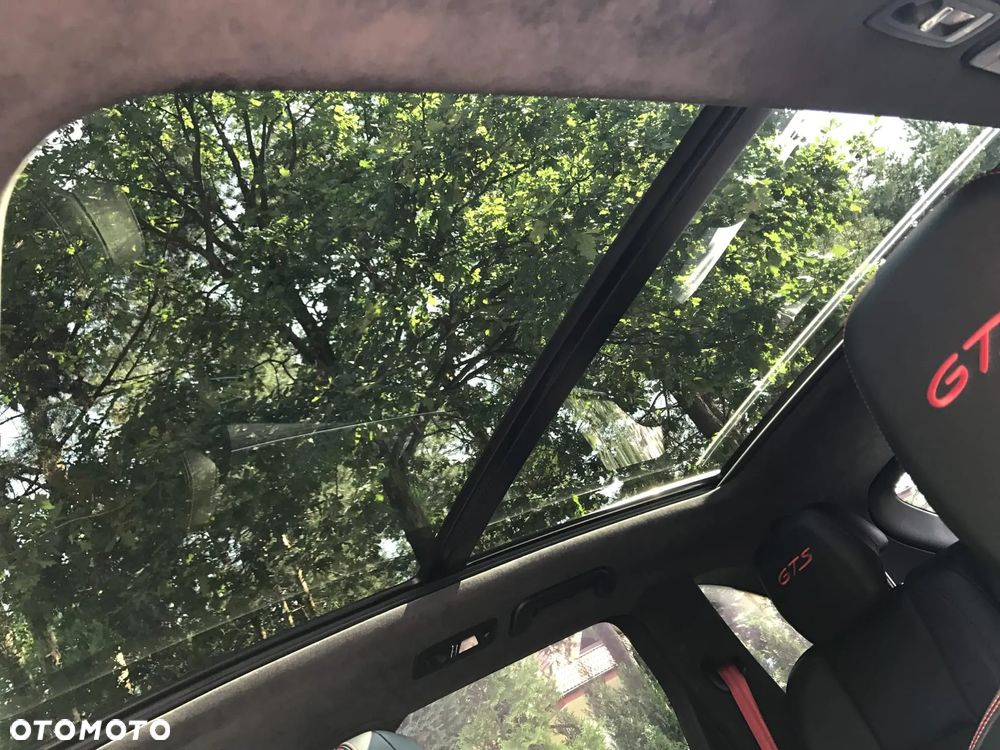 Porsche Cayenne - 21