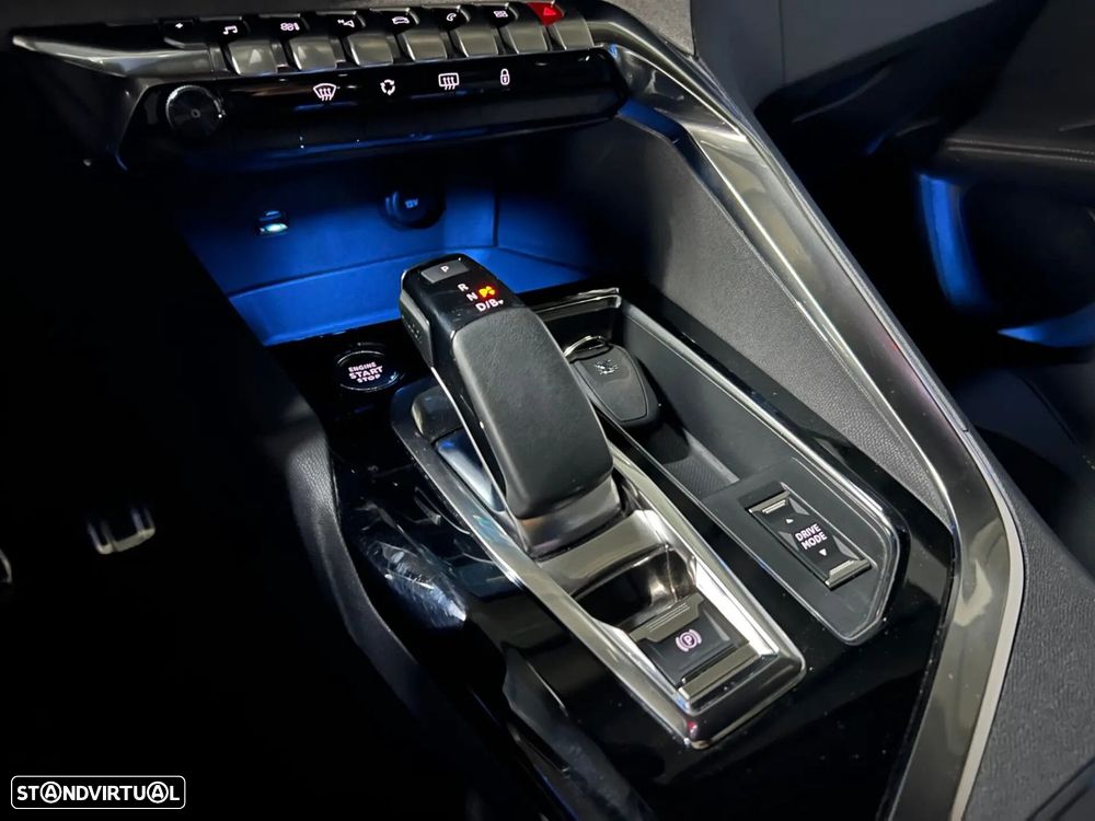 Peugeot 3008 1.6 Hybrid GT Pack e-EAT8 - 29