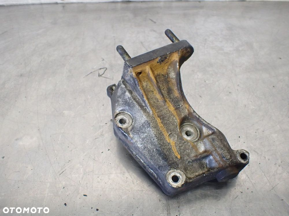 ŁAPA SILNIKA PEUGEOT 205 1.8 - 1