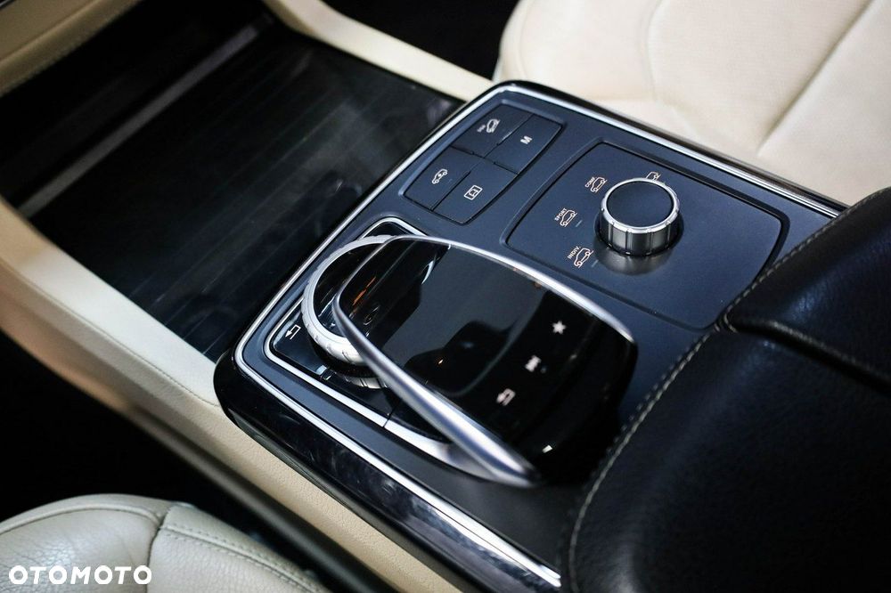 Mercedes-Benz GLE - 22