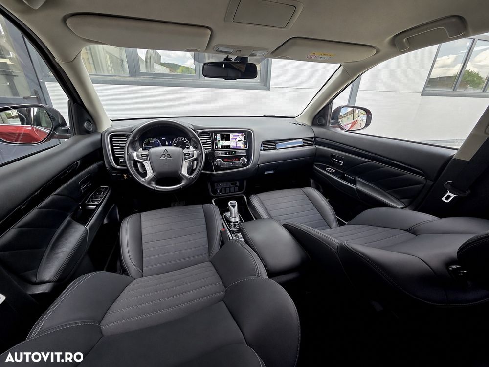 Mitsubishi Outlander 2.4 4WD Diamant+ - 2