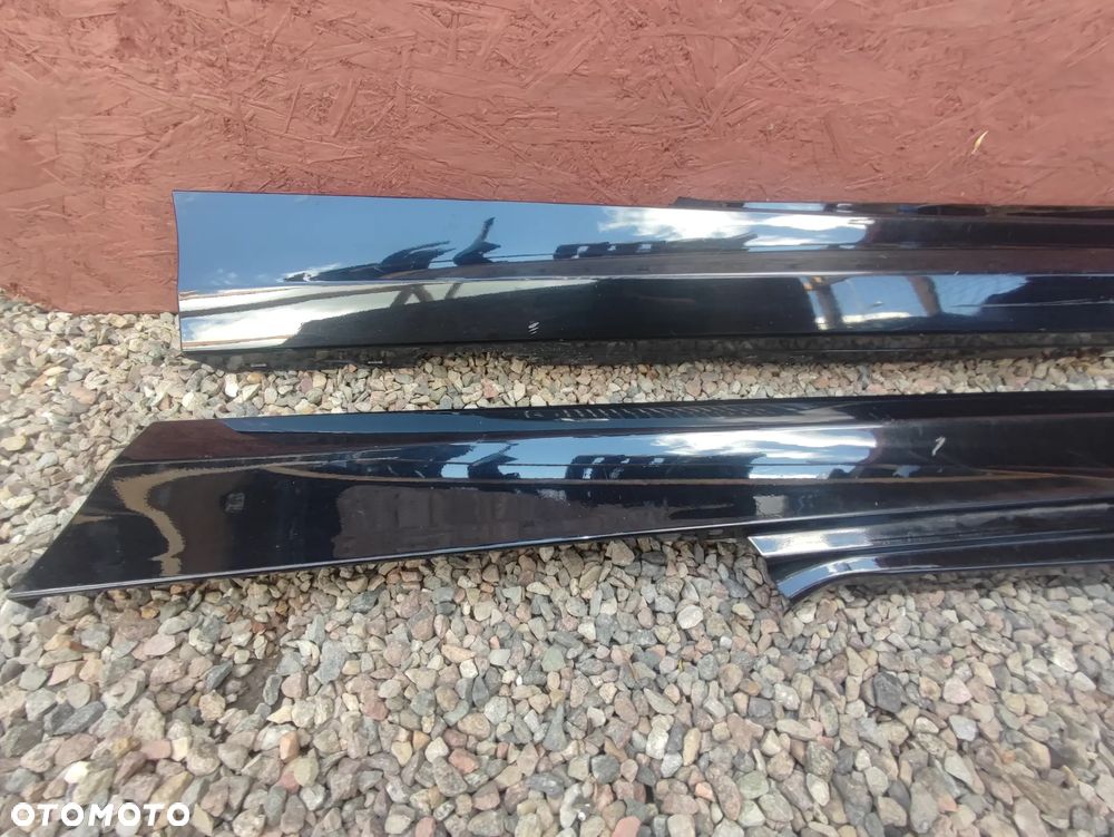 BMW E81 / E82 / E88 ORYGINALNE NAKŁADKI NA PROGI LEWA / PRAWA W KOLORZE SCHWARZ II O NR.  51 77 7 046 348 / 51 77 7 046 347 OEM W DOBRYM STANIE - 3