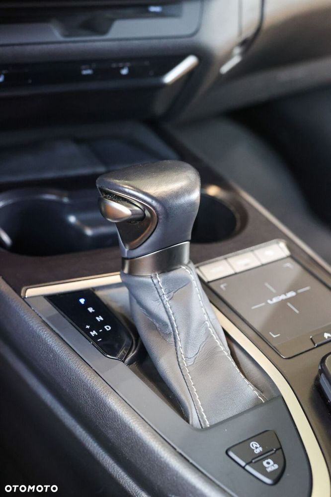 Lexus UX 200 GPF F Impression 2WD - 33