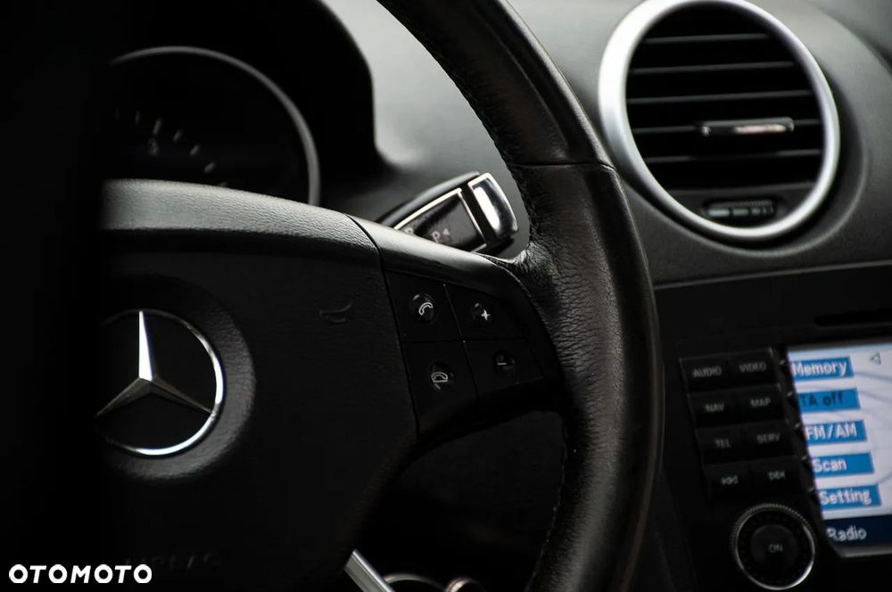 Mercedes-Benz ML - 26