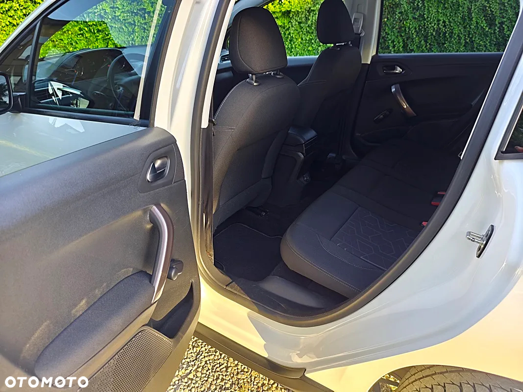 Peugeot 2008 1.2 Pure Tech Style - 18