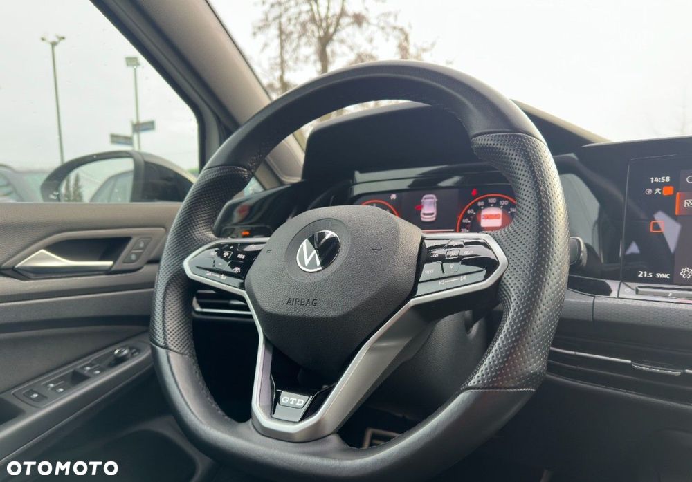 Volkswagen Golf - 22