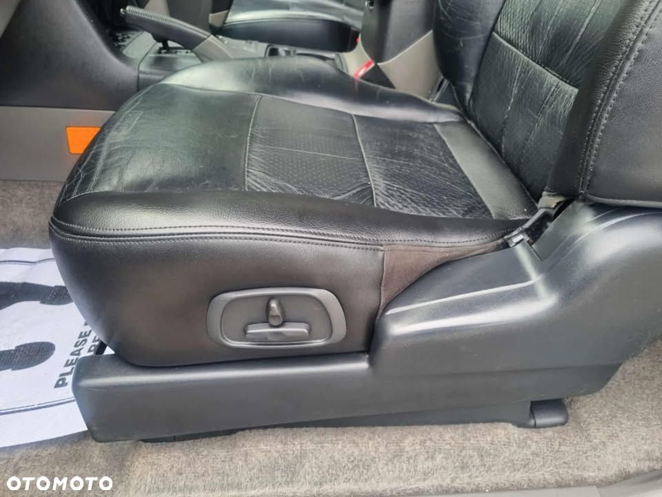 Mitsubishi Pajero - 15