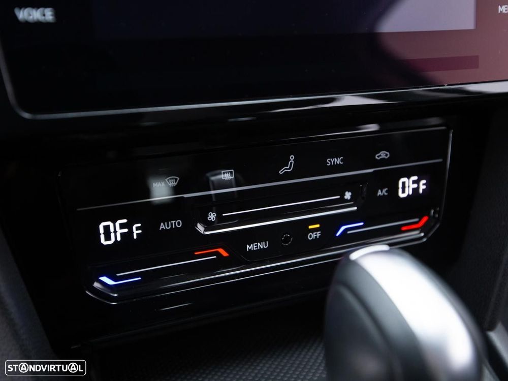 VW Passat Variant 2.0 TDI Business DSG - 17