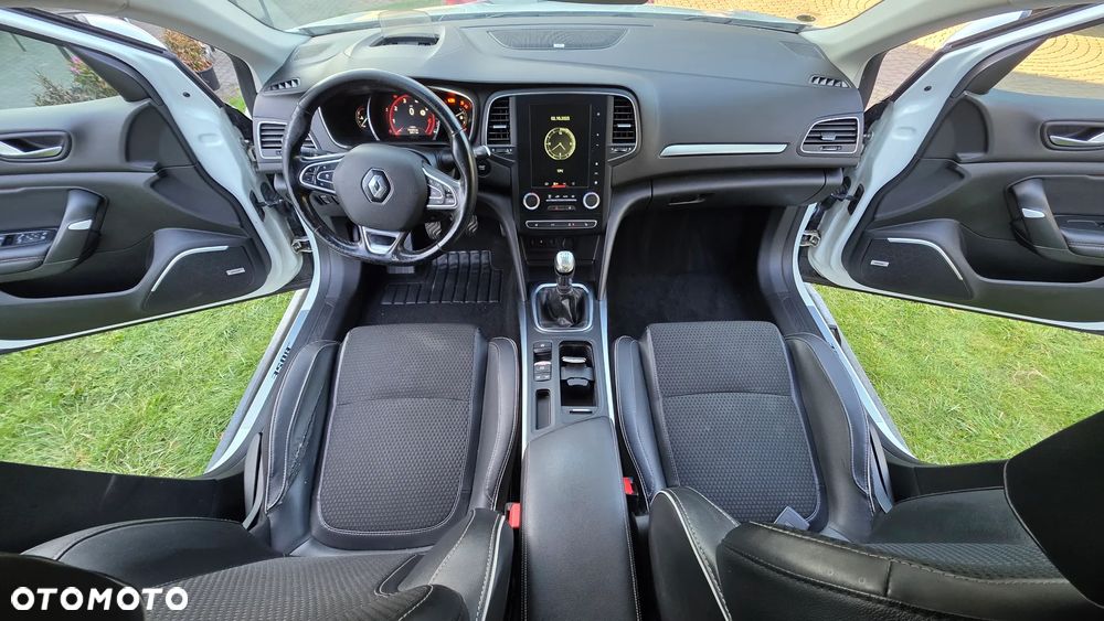 Renault Megane Grandtour ENERGY TCe 130 BOSE EDITION - 27