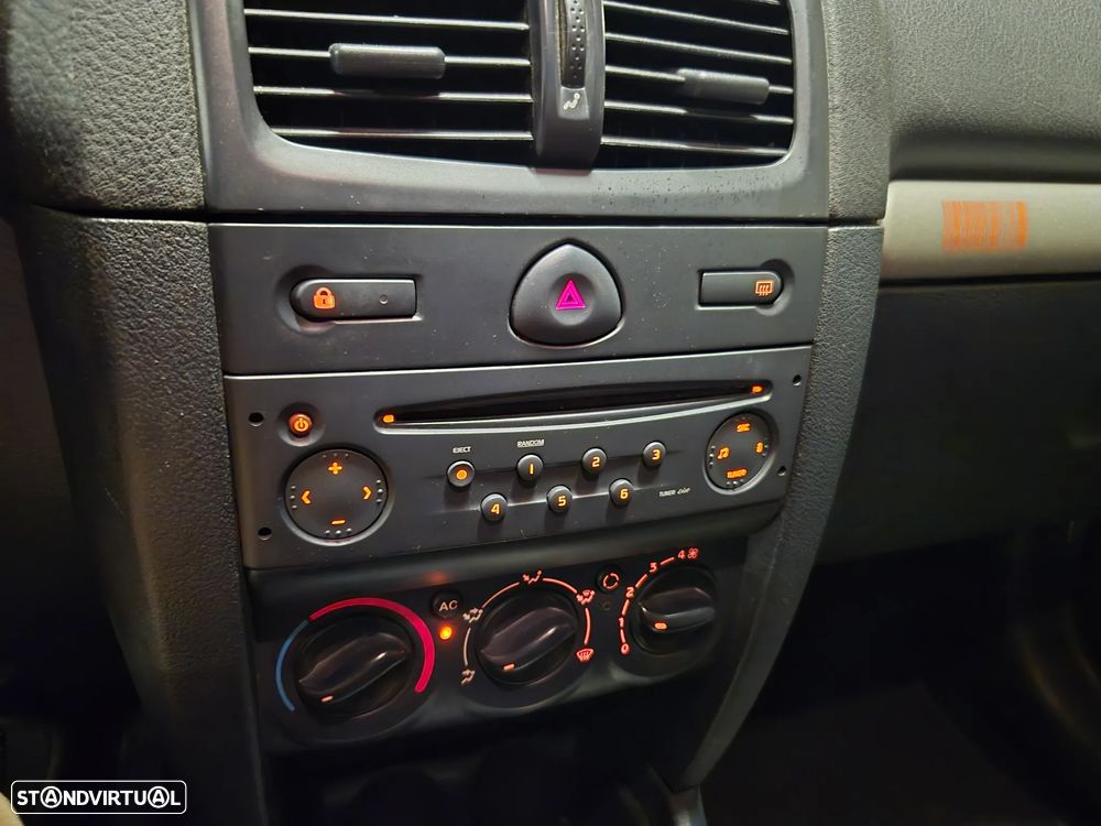 Renault Clio 1.2 16V Confort Dynamique - 15