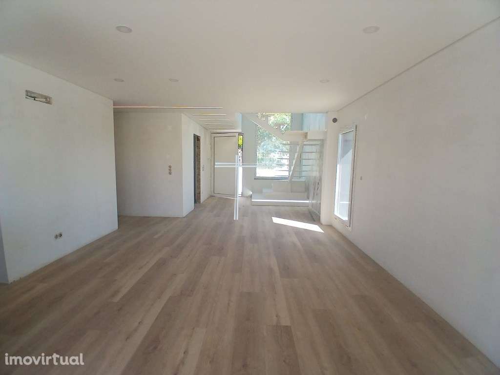 Moradia isolada T4, arquitetura contemporânea com garagem e piscina... - Grande imagem: 4/24