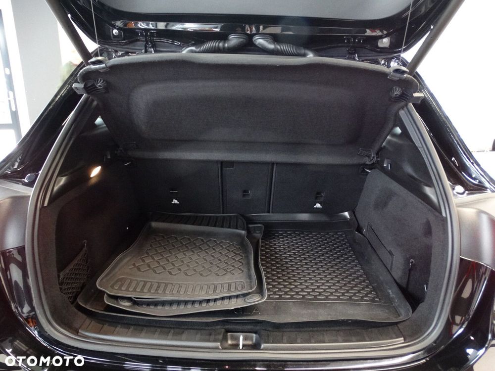 Mercedes-Benz GLA - 32