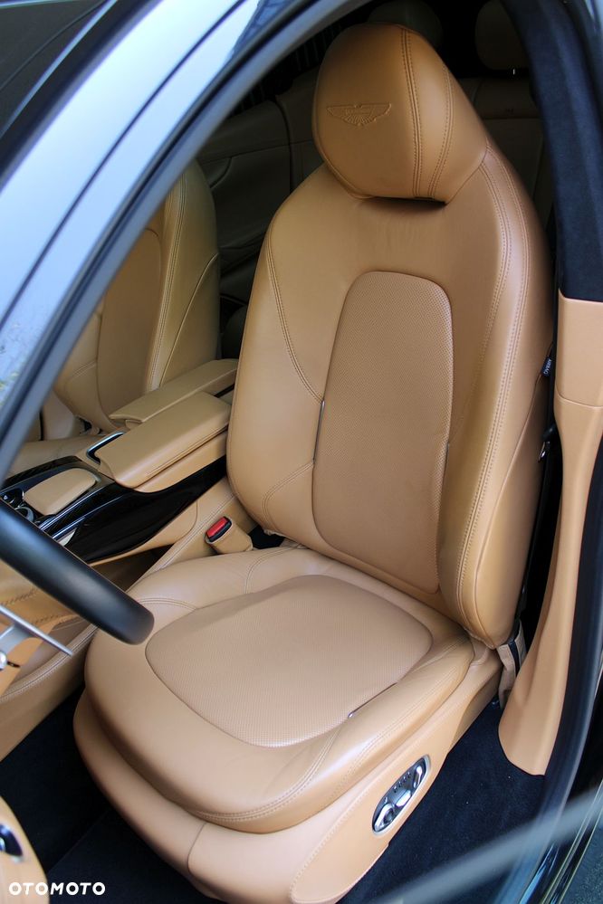 Aston Martin DBX - 13