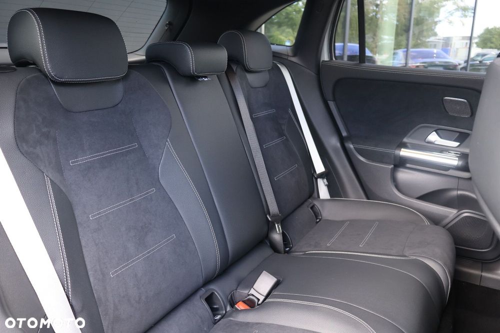 Mercedes-Benz GLA - 20