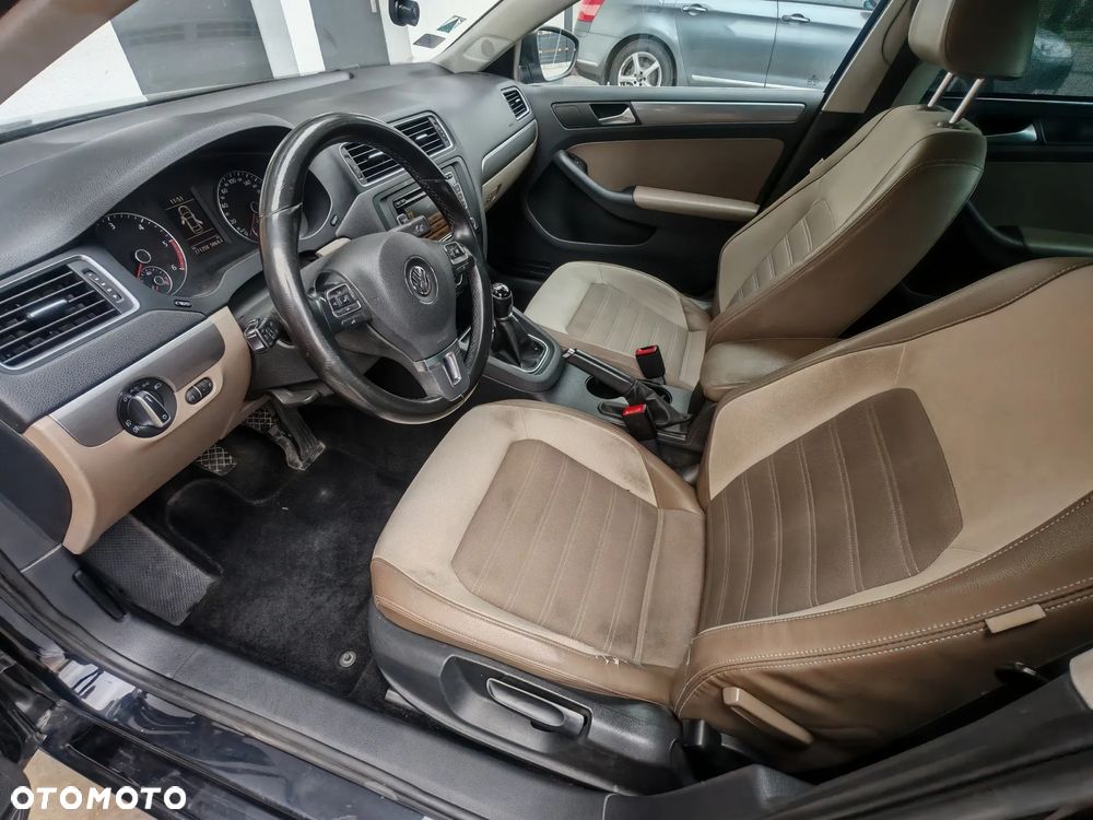 Volkswagen Jetta 1.6 TDI Highline - 18