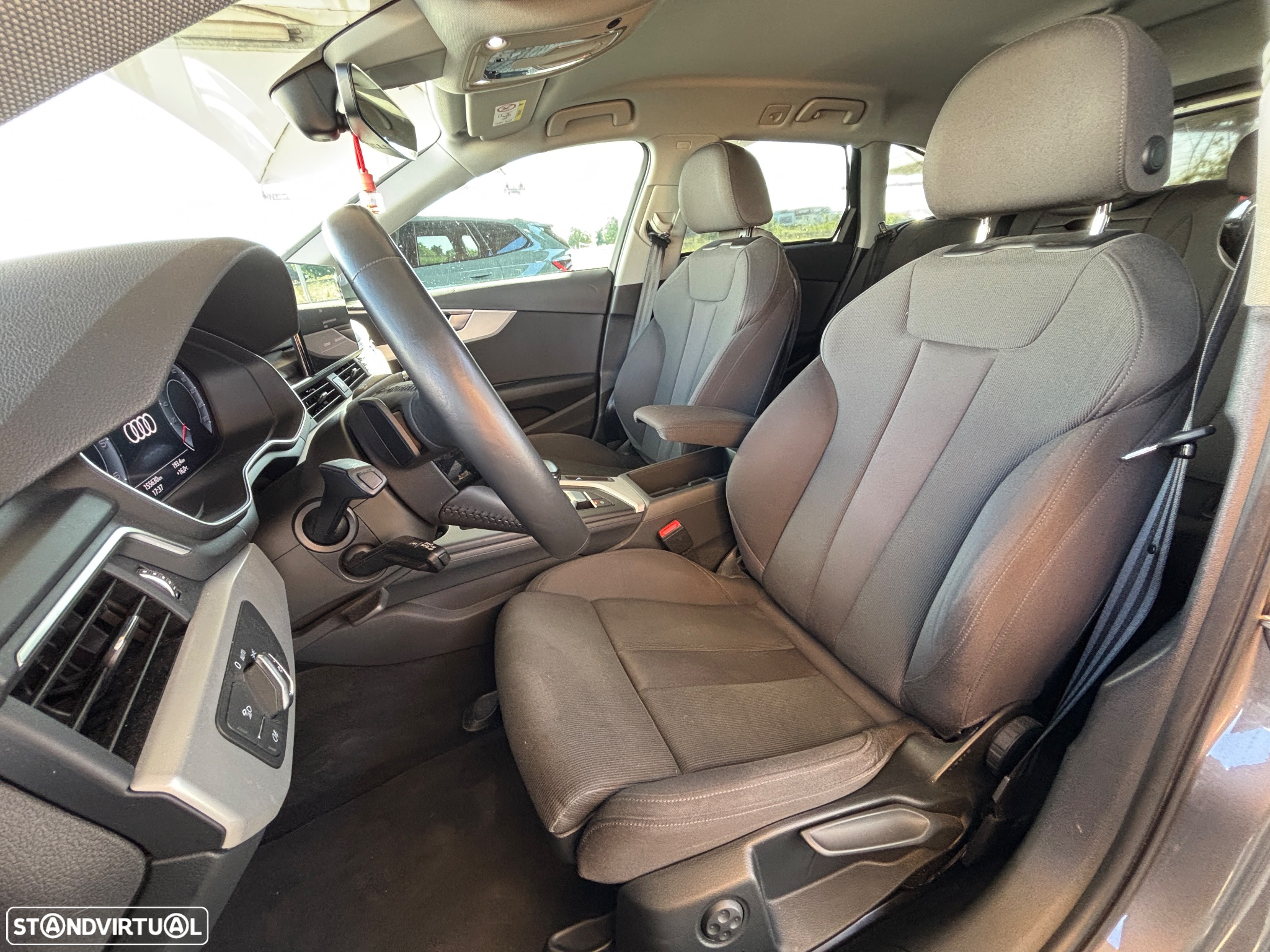 Audi A4 Avant 40 TDI S tronic S line - 34