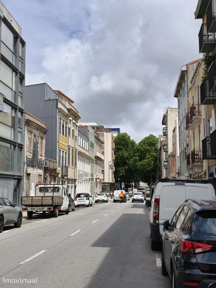 T2 moderno com varanda e terraço no Porto - Grande imagem: 3/23