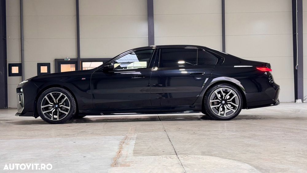 BMW Seria 7 740d xDrive MHEV - 31