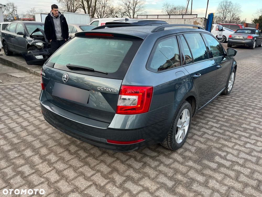 Skoda Octavia 2.0 TDI Clever DSG - 4