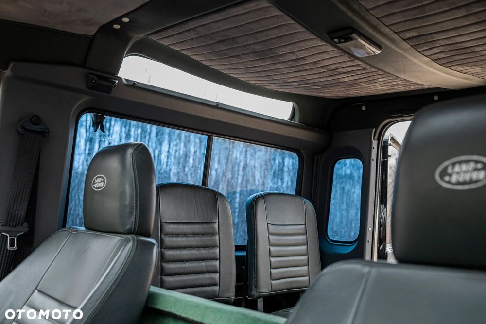 Land Rover Defender - 27