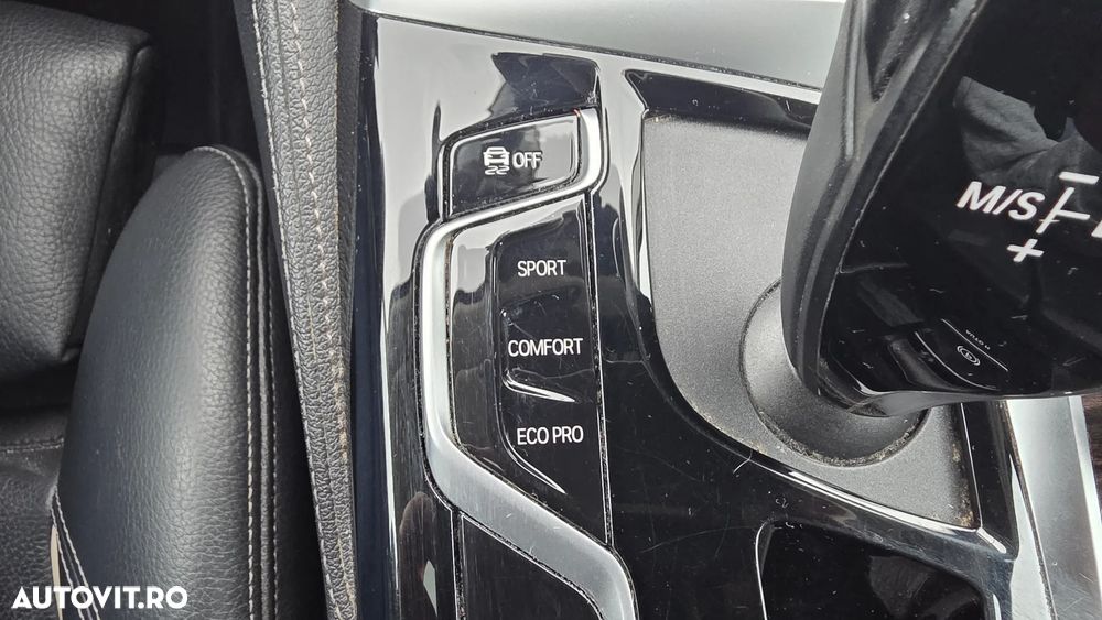 BMW Seria 5 520d Aut. Luxury Line - 34