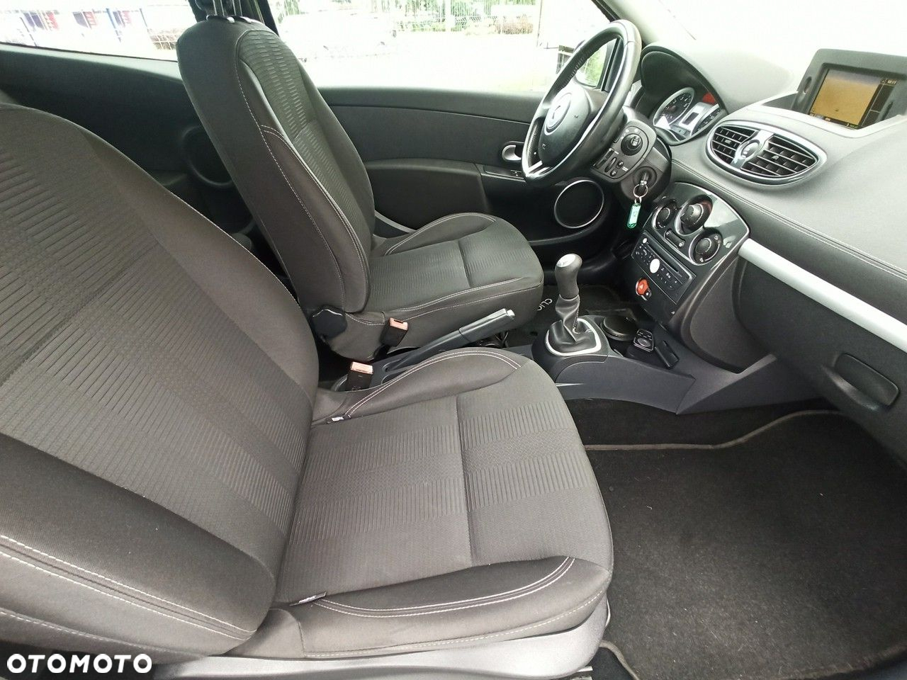 Renault Clio 1.2 16V 75 TomTom Edition - 10