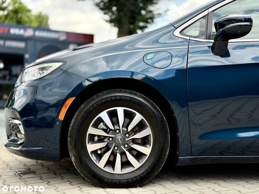 Chrysler Pacifica - 4