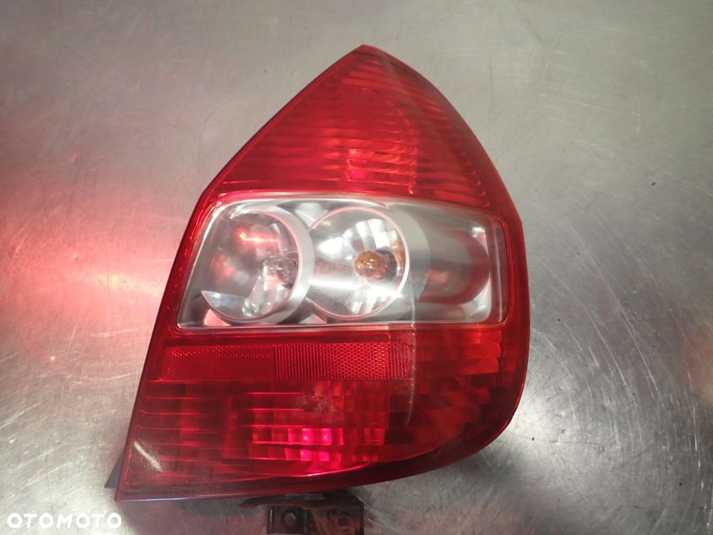 LAMPA PRAWA TYLNA HONDA JAZZ II - 1