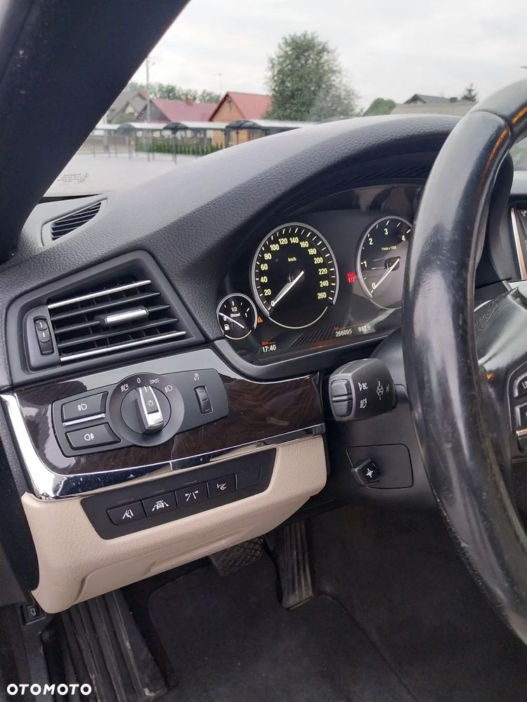BMW Seria 5 525d Touring Luxury Line - 13