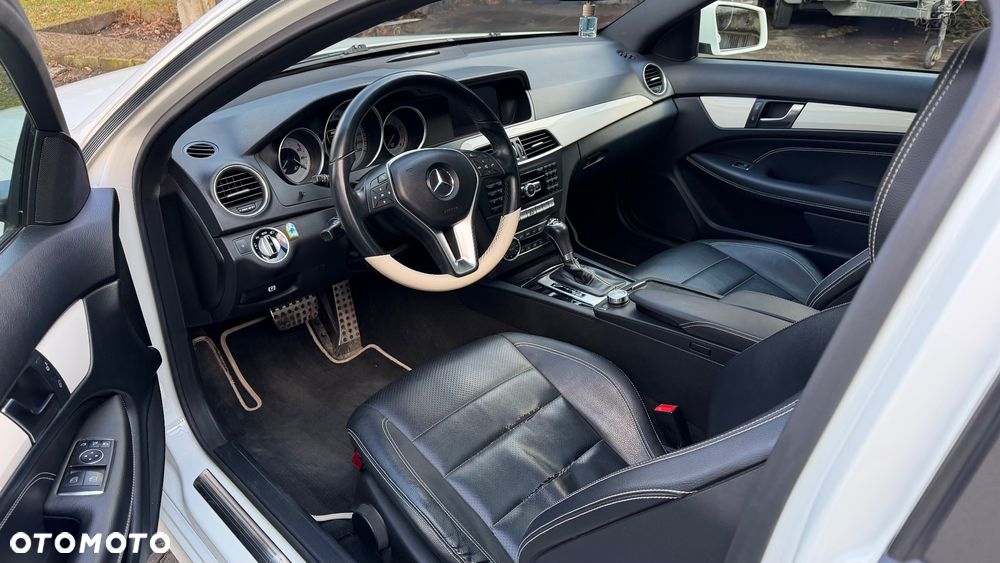 Mercedes-Benz Klasa C 250 CGI BlueEff Sport - 13