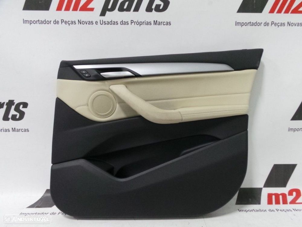 Forra da porta Direito/Frente Seminovo/ Original BMW X1 (F48) 51417458624 - 1