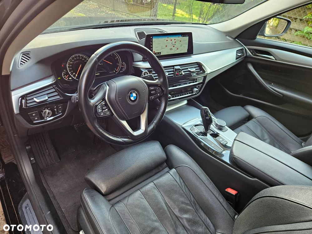 BMW Seria 5 520d xDrive - 16