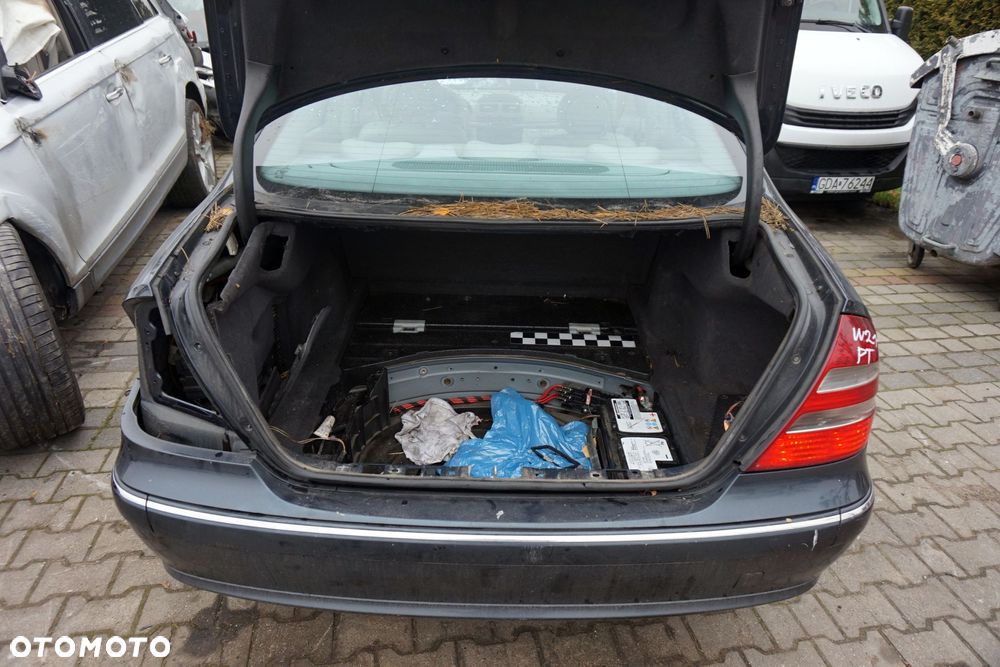 MERCEDES E-KLASA W211 SEDAN 2003 189 2.7 CDI OM647961 177KM 722640  ZIELONY na części - 11