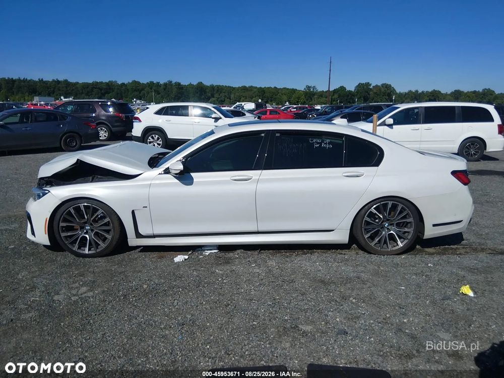 BMW Seria 7 750i xDrive sport - 9