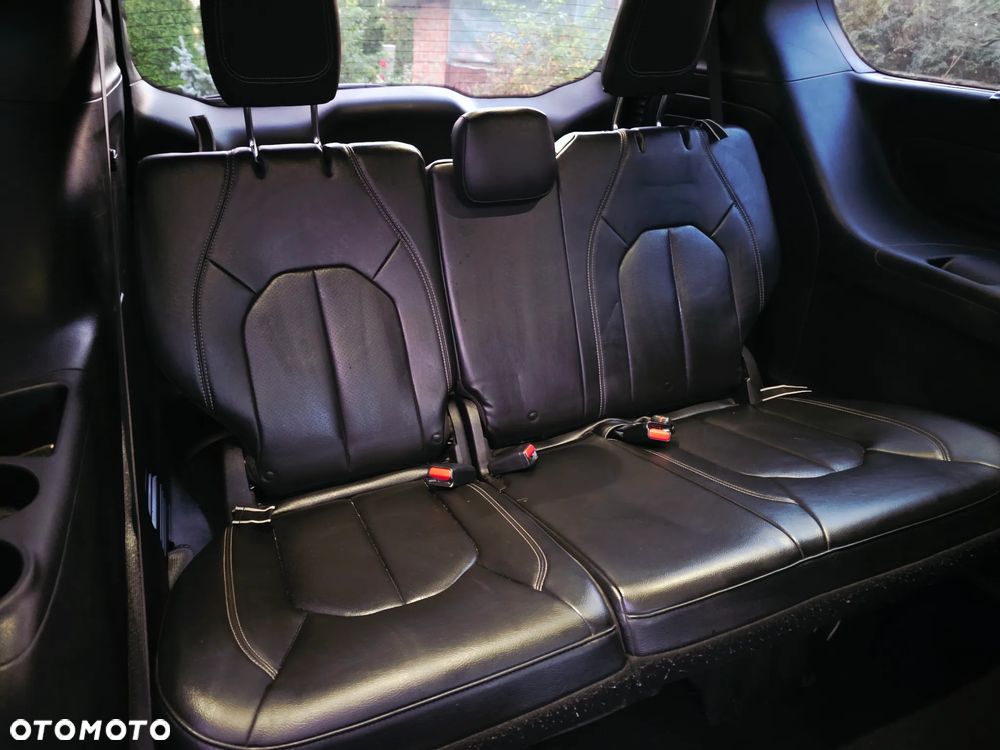Chrysler Pacifica - 19