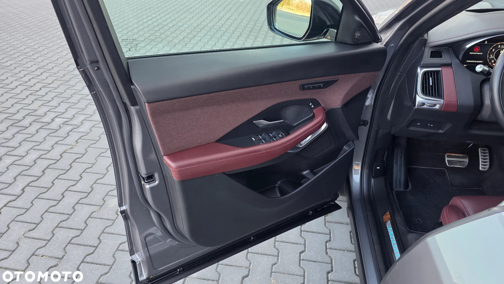 Jaguar E-Pace P250 AWD R-Dynamic Black - 27